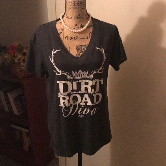 Dirt Road Diva V Neck - Picture 1 of 1